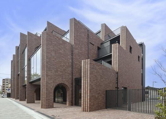 Edifício Sosho-kan da Universidade de Artes de Kyoto / Takenaka Corporation - Fotografia de Exterior, Tijolo