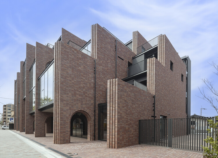 Edifício Sosho-kan da Universidade de Artes de Kyoto / Takenaka Corporation - Fotografia de Exterior, Tijolo