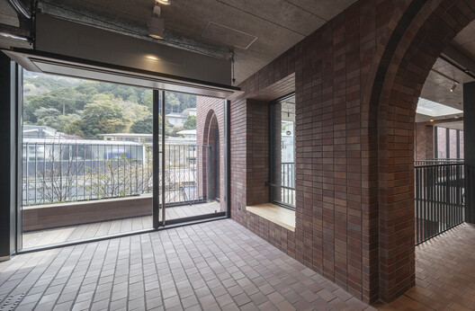 Edifício Sosho-kan da Universidade de Artes de Kyoto / Takenaka Corporation - Fotografia de Interiores, Tijolo