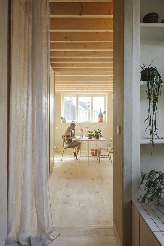 Karper Building Renovation / hé! architectuur - Interior Photography, Wood, Lighting, Chair