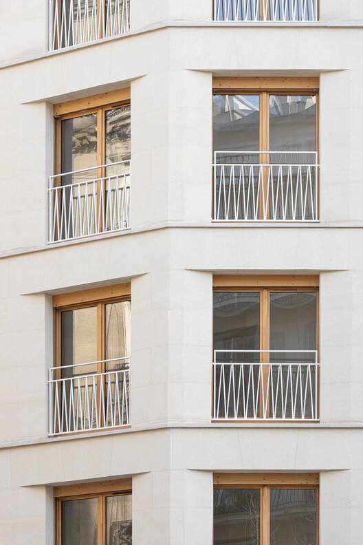 Pradrier 15 Housing Units / mobile architectural office - Interior Photography, Balcony