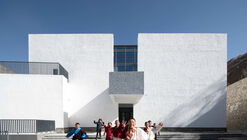 El Centro de Arte Multifuncional de la Escuela Secundaria del Condado de Lhozhag / Shenzhen Huahui Design