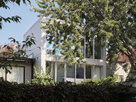 Maison-Jardin BEAU / Alexandre Bernier Architecte - Exterior Photography, Door, Concrete