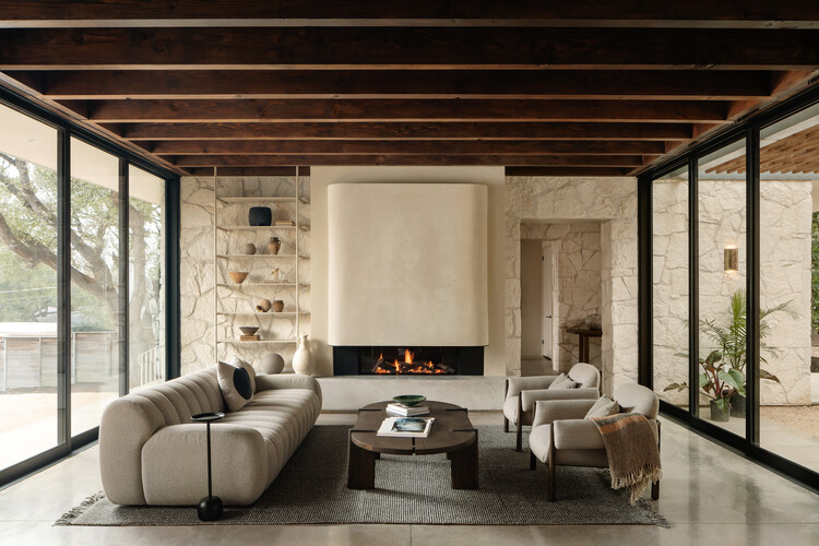 Casa Calma / Ravel Architecture - Fotografia de Interiores, Sala de Estar, Madeira, Sofá, Mesa, Iluminação, Cadeira