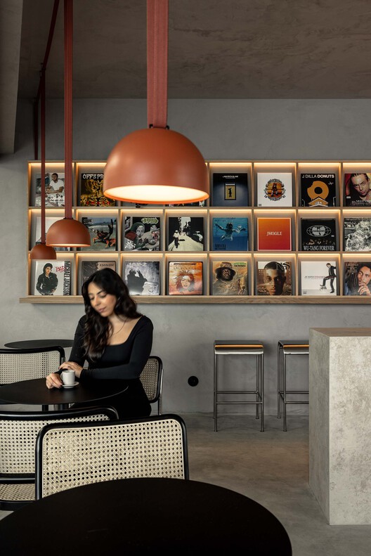 KI.art.music.coffee. / MAT Arquitetura e Interiores KI.art.music.coffee. / MAT Arquitetura e Interiores - Fotografia de Interiores, Cozinha, Cadeira