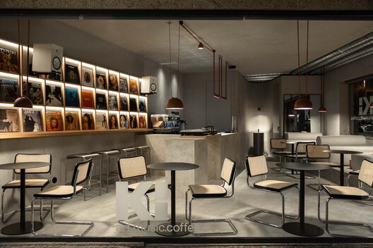 KI.art.music.coffee. / MAT Arquitetura e Interiores KI.art.music.coffee. / MAT Arquitetura e Interiores - Fotografia de Interiores, Cozinha, Cadeira