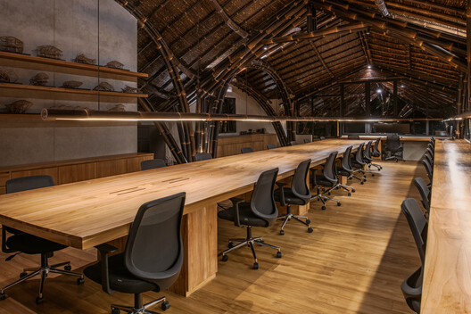 Estudio Lodtunduh / Pablo Luna Studio - Fotografía interior, Madera, Mesas, Iluminación, Sillas, Fijación Vigas