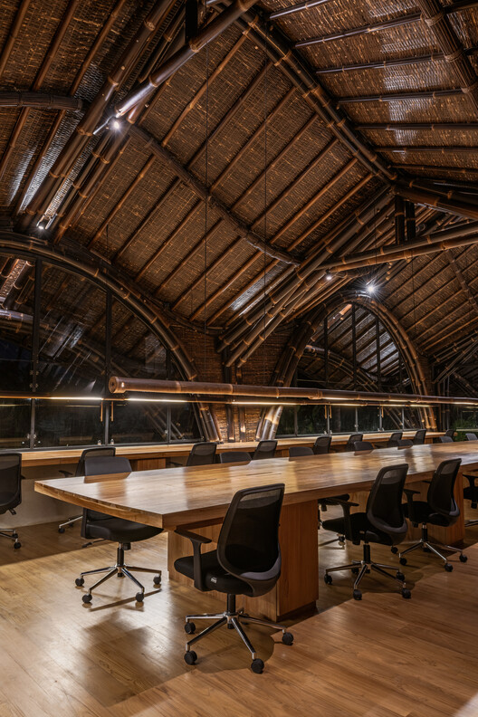 Estudio Lodtunduh / Pablo Luna Studio - Fotografía interior, Madera, Iluminación, Sillas, Fijación Vigas