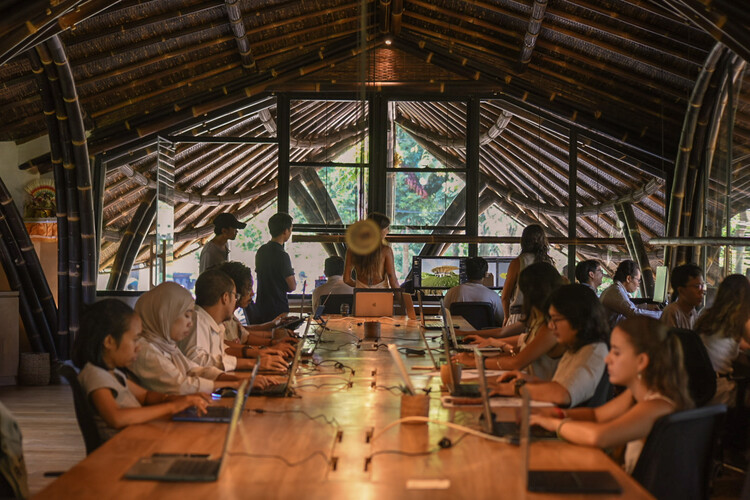 Estudio Lodtunduh / Pablo Luna Studio - Fotografía interior, Madera, Mesas, Sillas, Fijación Vigas