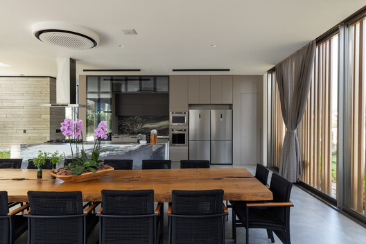 Casa Ales  / EDMZ - Fotografia de Interiores, Madeira, Mesa, Cadeira, Iluminação, Cozinha