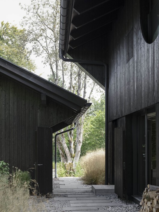 Set Houses with One Pillar / Buero Wagner - Image 23 of 32