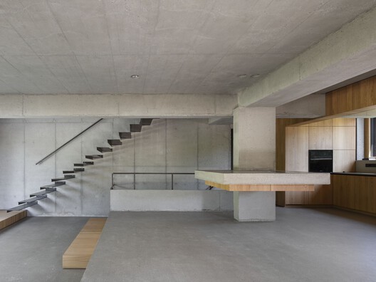 Set Houses with One Pillar / Buero Wagner - Image 9 of 32