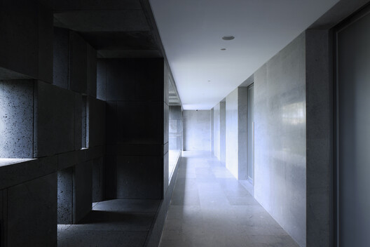 Sunlight Courtyard, Entrance Lobby of Aranya / SHISUO design office - Image 22 of 26