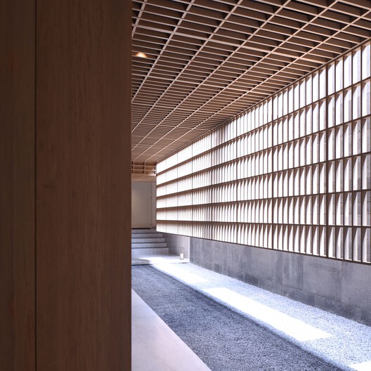 Sunlight Courtyard, Entrance Lobby of Aranya / SHISUO design office - Image 13 of 26