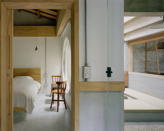 Half Day House / Cabinet YFY - Interior Photography, Bedroom, Wood, Beam