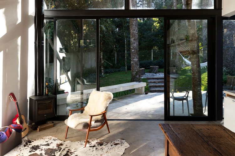 Casa Araucárias / ARKITITO Arquitetura - Fotografia de Interiores, Madeira, Iluminação, Porta, Vidro, Cadeira