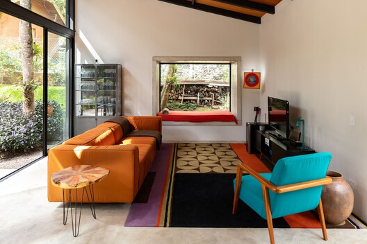 Araucarias House / ARKITITO Arquitetura - Interior Photography, Living Room, Sofa, Wood, Lighting, Table