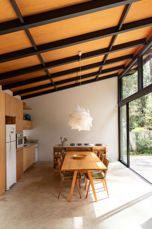 Araucarias House / ARKITITO Arquitetura - Interior Photography, Dining room, Wood, Lighting, Glass, Beam, Chair