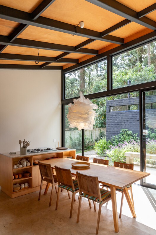 Araucarias House / ARKITITO Arquitetura - Interior Photography, Dining room, Wood, Table, Lighting, Chair, Glass