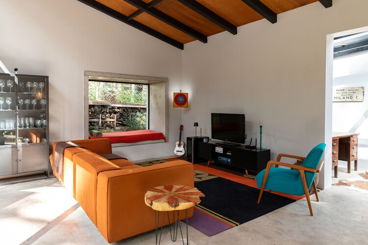 Casa Araucárias / ARKITITO Arquitetura - Fotografia de Interiores, Sala de Estar, Sofá, Madeira, Iluminação, Mesa, Cadeira