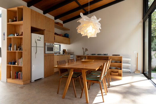 Araucarias House / ARKITITO Arquitetura - Interior Photography, Dining room, Wood, Lighting, Table, Chair, Kitchen