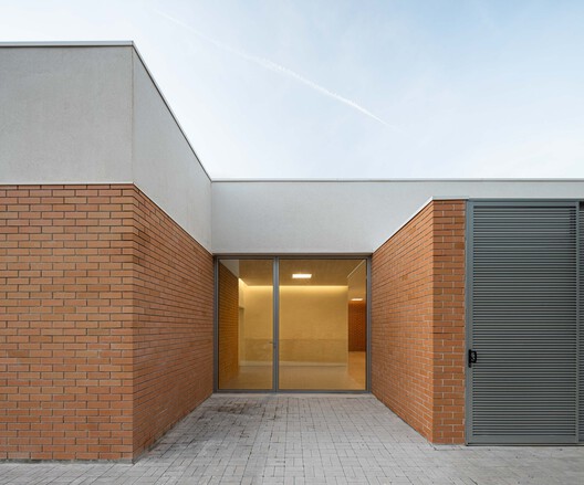 Odemira Cerebral Palsy Association  / Filipe Xavier Oliveira - Exterior Photography, Brick