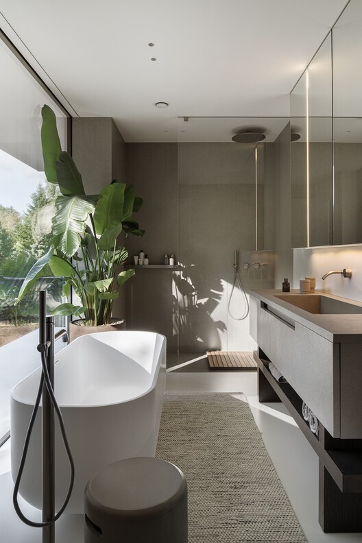 S House / PL.Architekci - Interior Photography, Bathroom, Sink, Lighting, Toilet, Countertop, Bathtub