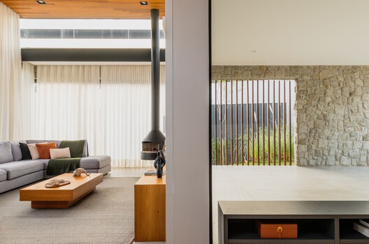 Casa LAP  / EDMZ - Fotografia de Interiores, Sala de Estar, Madeira, Sofá, Mesa, Cadeira