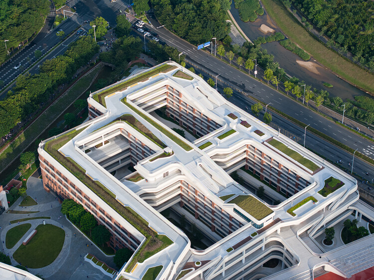 Escola na Cidade da Ciência de Guangming / Atelier Global - Fotografia de Exterior