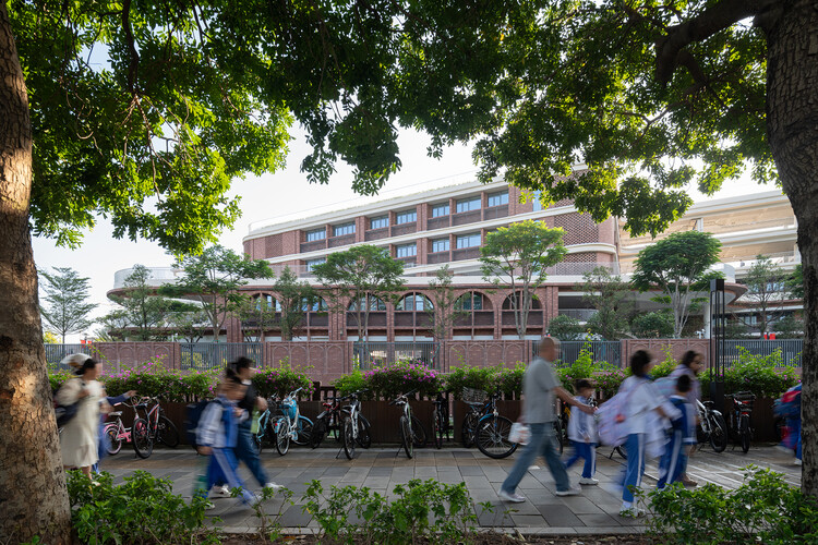 Escola na Cidade da Ciência de Guangming / Atelier Global - Fotografia de Exterior