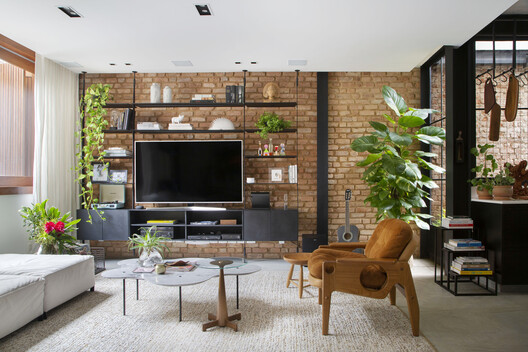 Casa DGB / FOSSATI Arquitetura - Fotografia de Interiores, Madeira, Sofá, Iluminação, Mesa, Tijolo, Prateleira