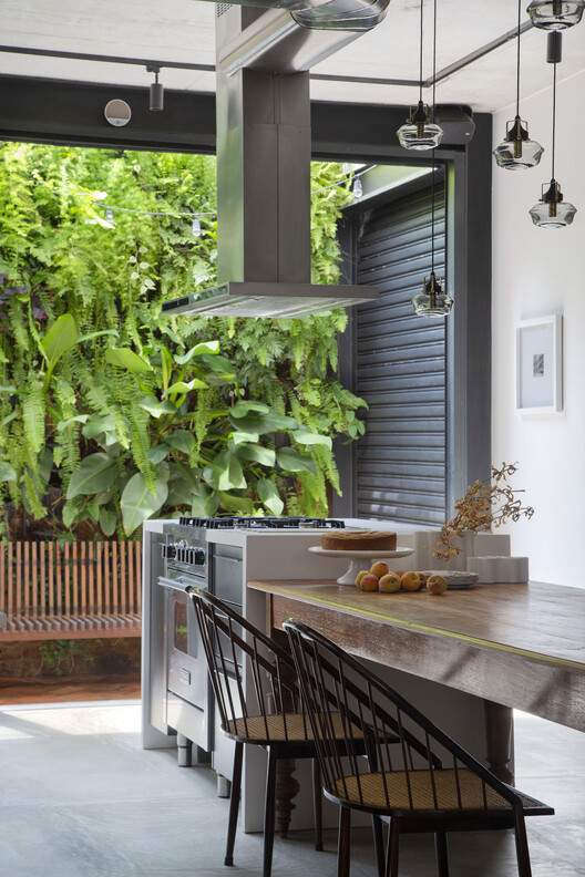 Casa DGB / FOSSATI Arquitetura - Fotografia de Interiores, Cozinha, Iluminação, Bancada, Vidro, Cadeira