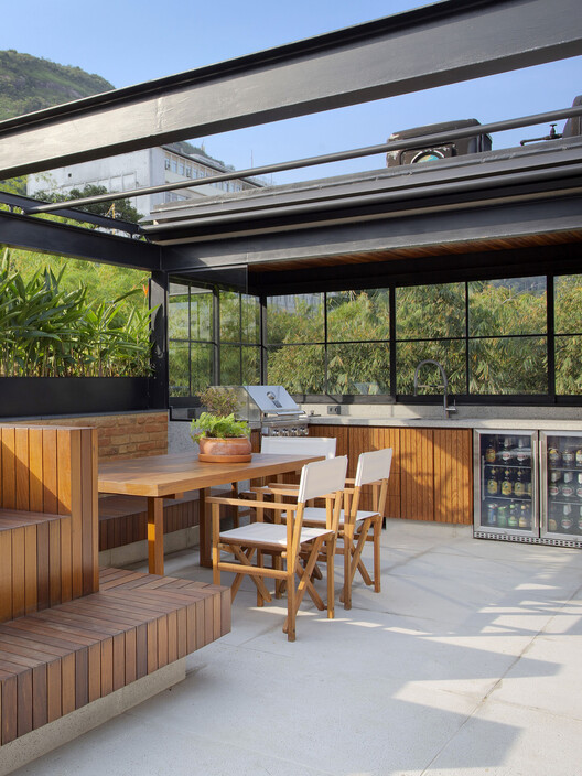 Casa DGB / FOSSATI Arquitetura - Fotografia de Exterior, Madeira, Mesa, Cadeira, Vidro, Viga, Pátio