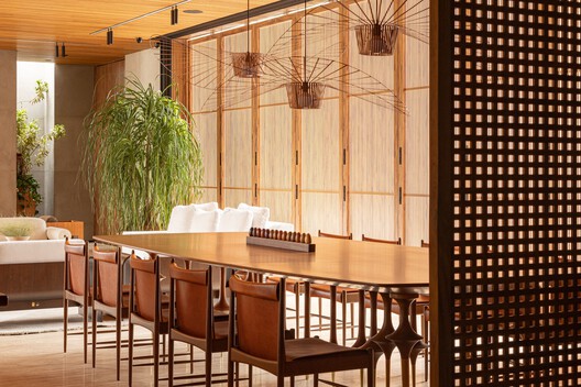Casa EJ / Leo Romano - Fotografía interior, Madera, Mesas, Sillas, Iluminación, Vidrio