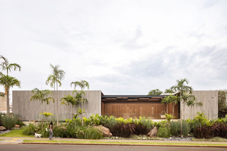 Casa EJ / Leo Romano - Imagen 1 de 43