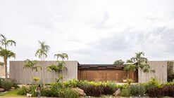 Casa EJ / Leo Romano