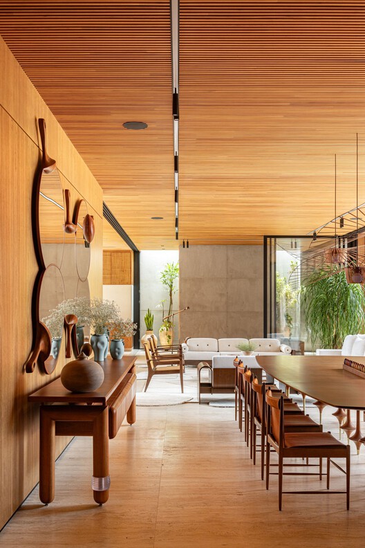 Casa EJ / Leo Romano - Fotografía interior, Comedor, Madera, Mesas, Sillas