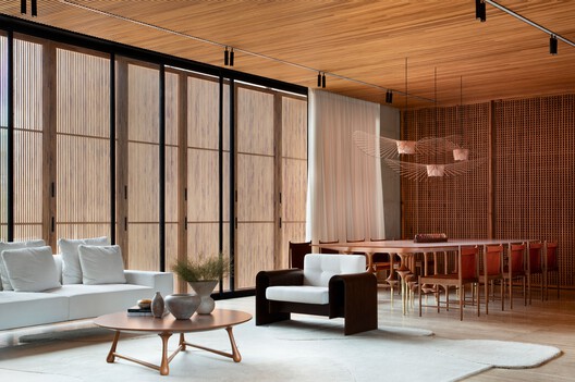 Casa EJ / Leo Romano - Fotografía interior, Sala de estar, Madera, Iluminación, Mesas, Sillas