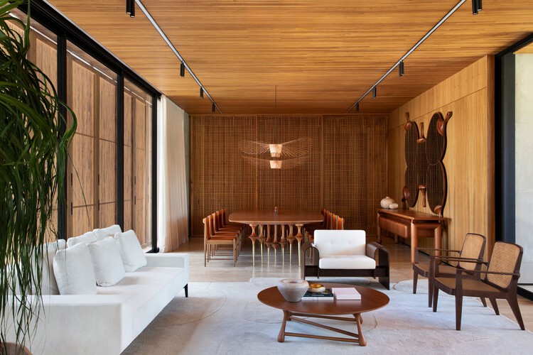 Casa EJ / Leo Romano - Fotografía interior, Sala de estar, Madera, Mesas, Sillas