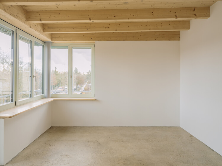 Casa Resiliente – Moradia Multigeracional / etal. - Fotografia de Interiores, Madeira, Vidro