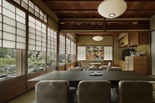 京都VMG别墅酒店 / Moriyoshi Naotake Atelier - 室内图, 起居室, 木头, 灯, 桌子, 玻璃, 椅子