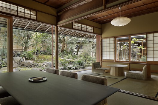 京都VMG别墅酒店 / Moriyoshi Naotake Atelier - 室内图, 起居室, 灯, 桌子, 椅子