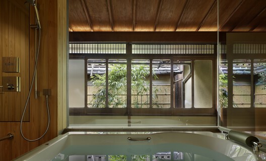 京都VMG别墅酒店 / Moriyoshi Naotake Atelier - 室内图, 木头, 水槽, 卫生间, 浴缸