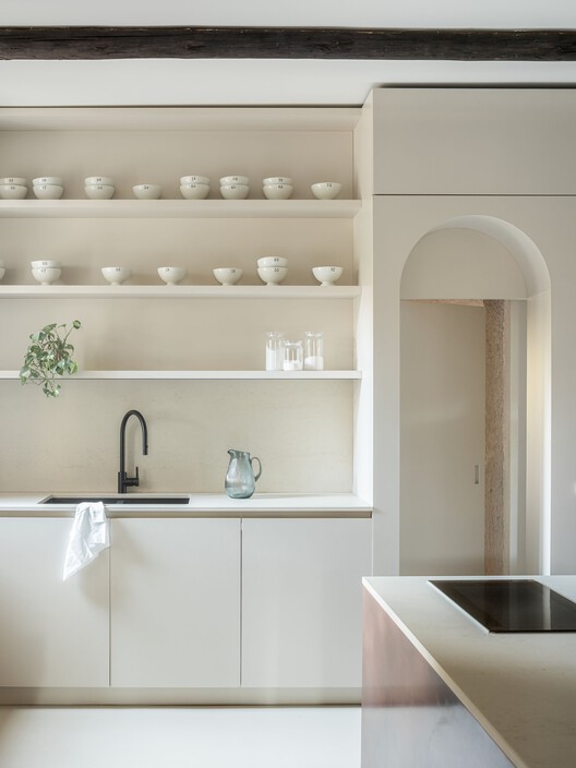 Villa Il Bel Canto / CLAB Architettura - Interior Photography, Kitchen, Countertop, Lighting, Shelving, Glass