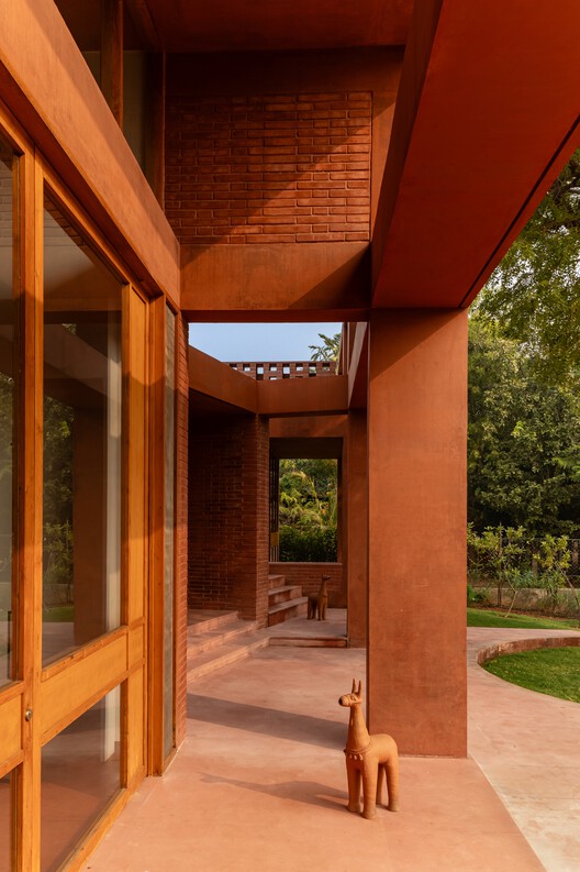 Alloa Hills Weekend Home / Studio Sangath - Interior Photography, Wood, Column