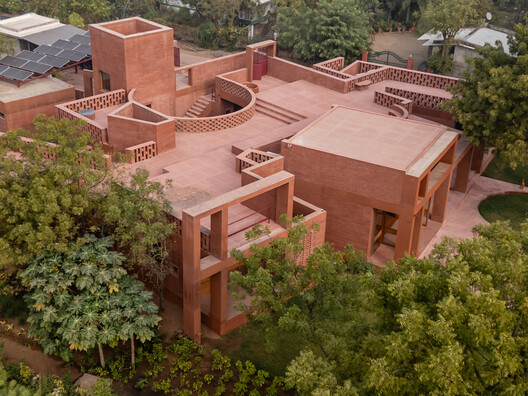 Alloa Hills Weekend Home / Studio Sangath - Image 5 of 23
