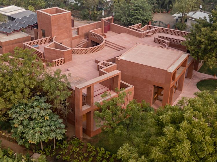 Alloa Hills Weekend Home / Studio Sangath - Image 5 of 23
