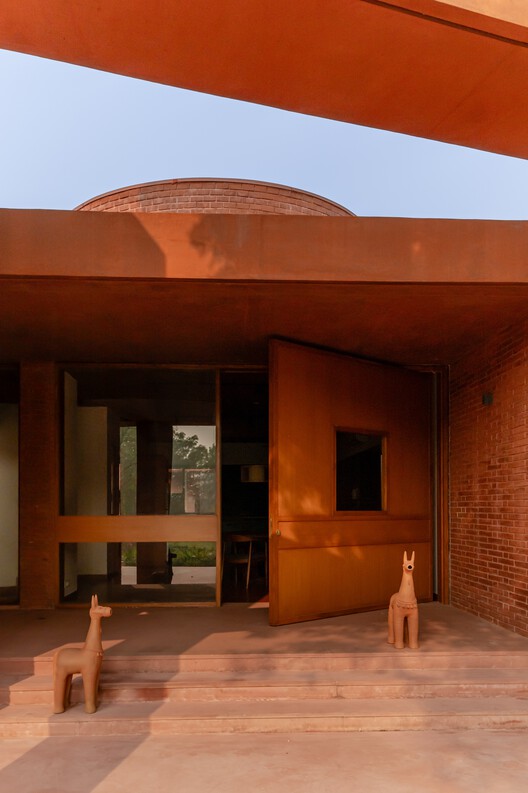 Alloa Hills Weekend Home / Studio Sangath - Image 2 of 23