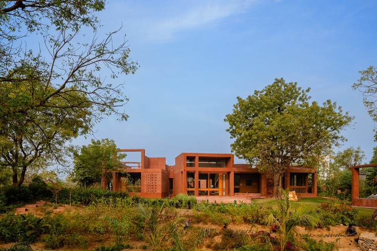 Alloa Hills Weekend Home / Studio Sangath - Exterior Photography, Garden