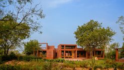 Alloa Hills Weekend Home / Studio Sangath